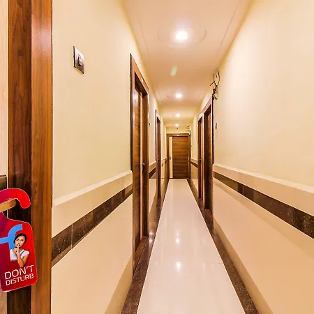 Hotel Oyo 23656 Parimeet 3*