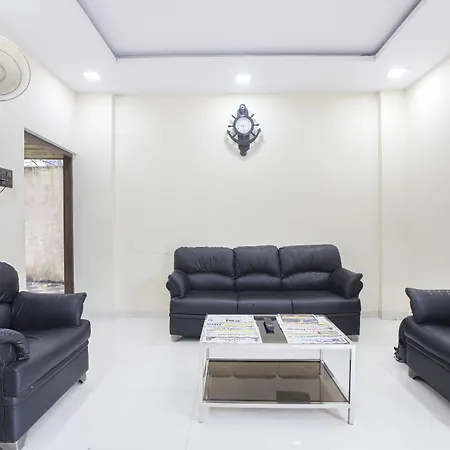 Oyo 23656 Parimeet Hotel