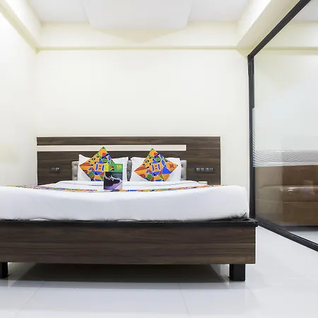 Hotel Oyo 23656 Parimeet Mumbai