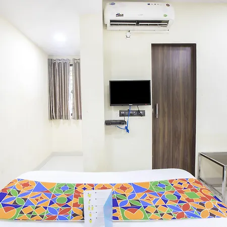 Oyo 23656 Parimeet Hotel Mumbai