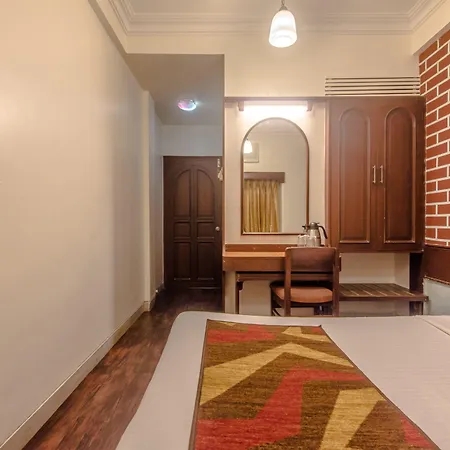 Mogul Palace - Near Masjid Bunder