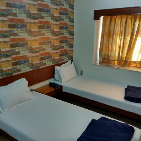Hotel Mogul Palace - Near Masjid Bunder 3*