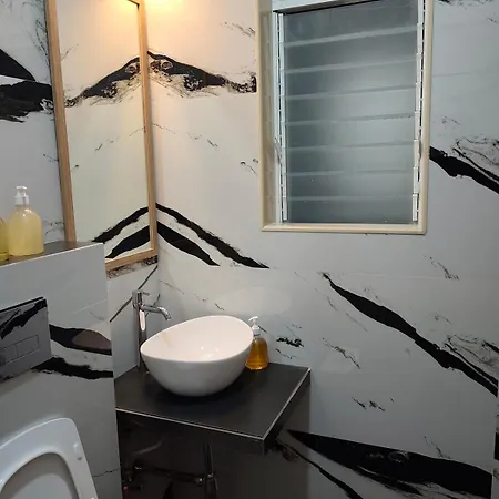 Anya 2bhk Near Bkc - Modern, Calm & Connected * Mumbai
