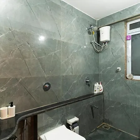 Peaceful, Spacious 2bhk With Balcony & Skylineview Apartment *