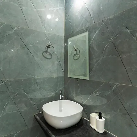 Peaceful, Spacious 2bhk With Balcony & Skylineview