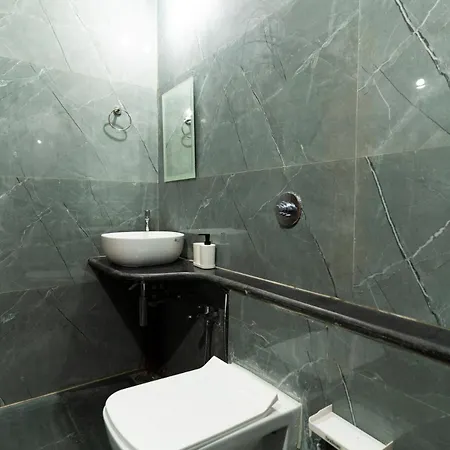 Peaceful, Spacious 2bhk With Balcony & Skylineview Apartment Mumbai