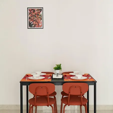Apartment Peaceful, Spacious 2bhk With Balcony & Skylineview Mumbai