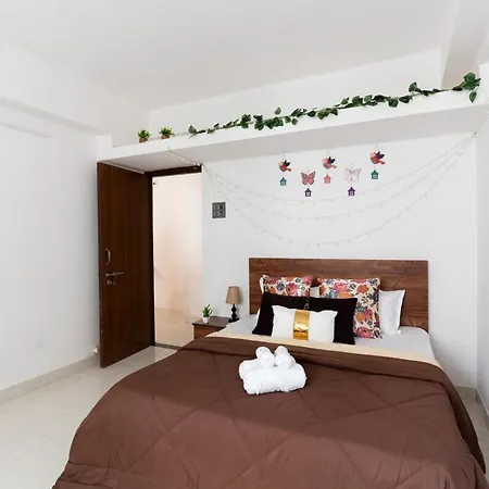 Apartment Peaceful, Spacious 2bhk With Balcony & Skylineview