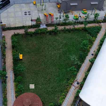 Apartment Peaceful, Spacious 2bhk With Balcony & Skylineview *