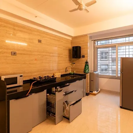 Apartment Peaceful, Spacious 2bhk With Balcony & Skylineview *