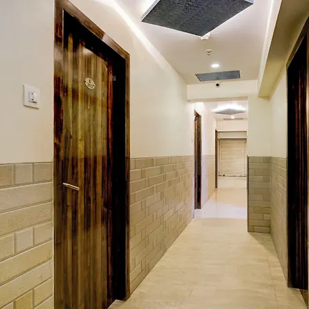 Fabhotel Veera Residency - Nr Airport 3*