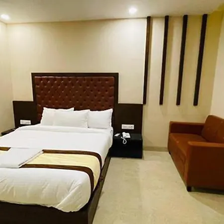 Fabhotel Vertigo Hotel 3*