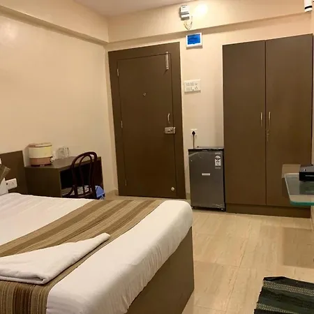 Lucky Serviced -near Bkc Mumbai