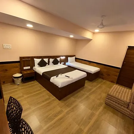 Apartment Lucky Serviced -near Bkc