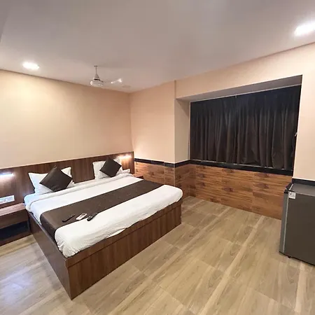 Apartment Lucky Serviced -near Bkc