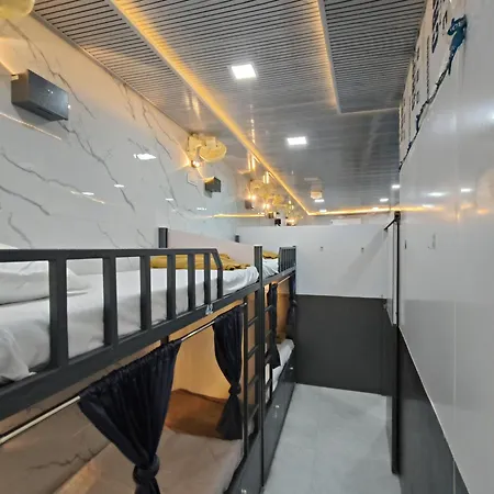 Basera And Separate For Group In Andheri East - Marol Hostel *