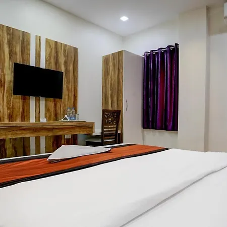 Glitz Veera -andheri Kurla Road 3*