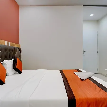 Glitz Veera -andheri Kurla Road 3*