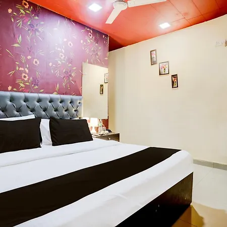 Oyo 77012 Moss View - Moca Mumbai