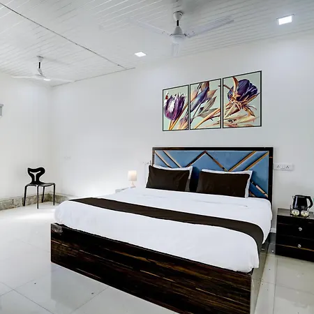 Oyo 77012 Moss View - Moca Hotel Mumbai