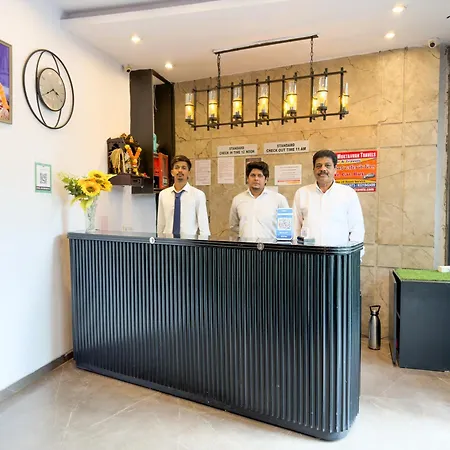 Avenue Hotel