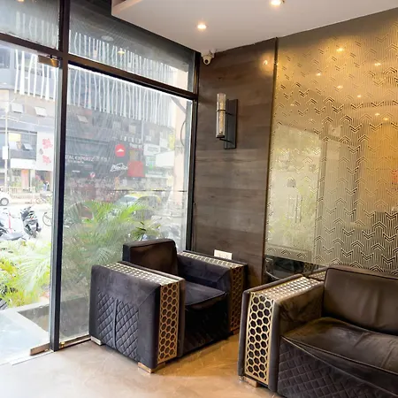 Avenue Hotel