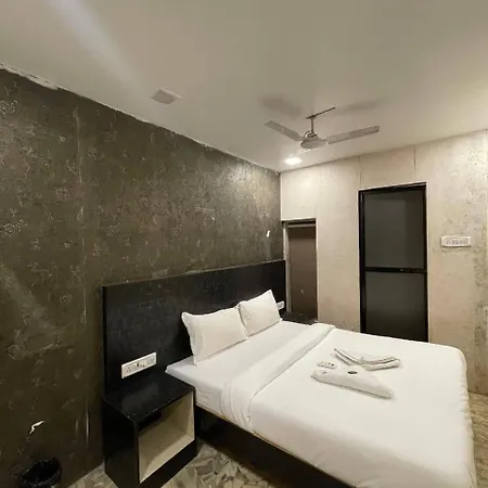 Amber Empire Parle Near Domestic Airport Hotel