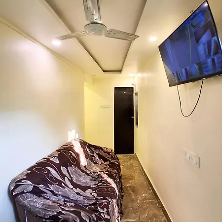 Amber Empire Parle Near Domestic Airport 2*