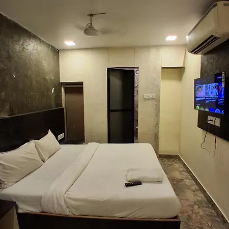 Amber Empire Parle Near Domestic Airport Hotel
