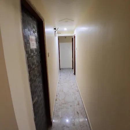 Hotel Amber Empire Parle Near Domestic Airport 2*
