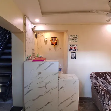 Amber Empire Parle Near Domestic Airport 2* Mumbai