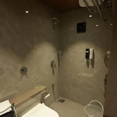 The Bohoo 99 Nr International Airport Hotel Mumbai
