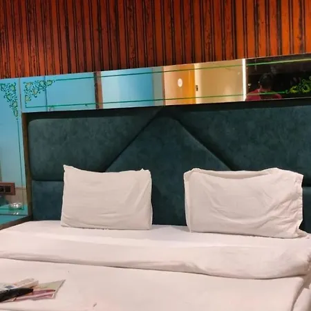 Versova Hotel