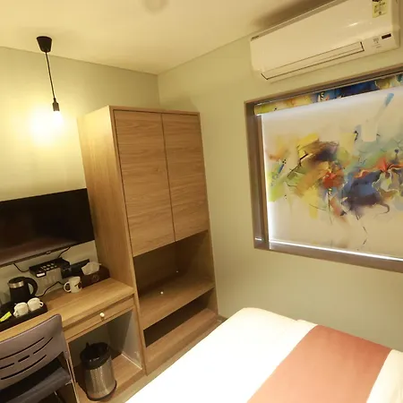 The Bohoo 99 Nr International Airport Mumbai