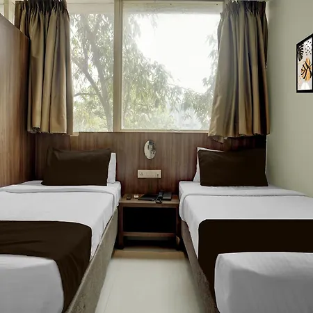 Super Townhouse Midc Andheri Formerly Royal International Hotel 4*