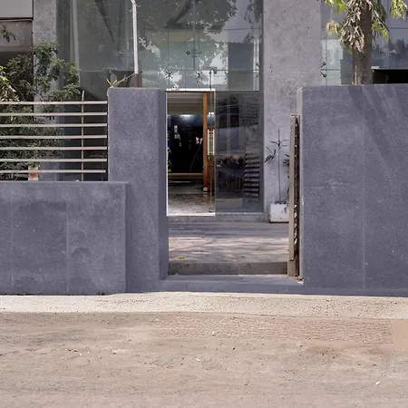 Super Townhouse Midc Andheri Formerly Royal International Hotel 4*