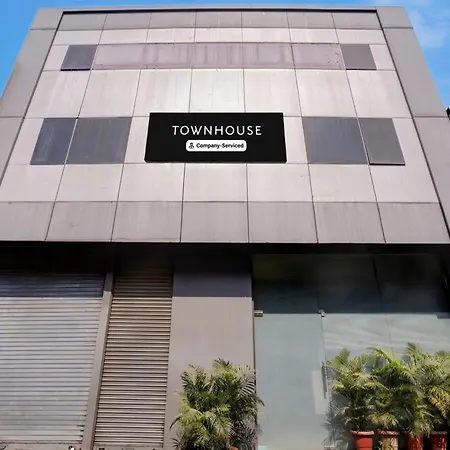 Super Townhouse Midc Andheri Formerly Royal International Hotel 4*