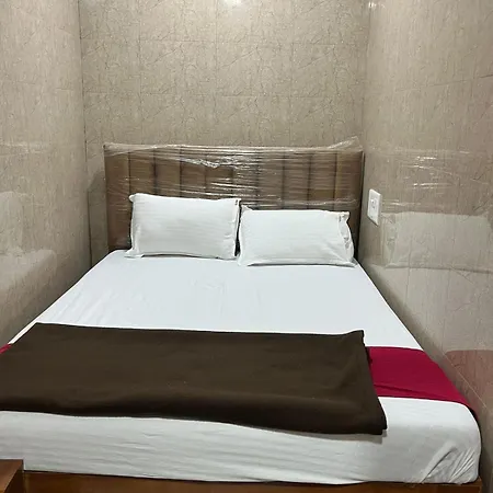 Golden Takshila Andheri Hotel