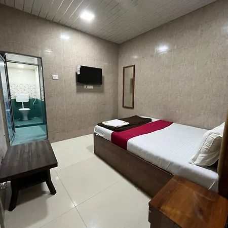 Golden Takshila Andheri Hotel