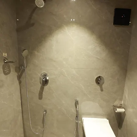 The Bohoo 99 Nr International Airport 3*