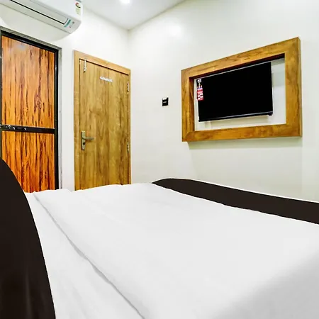 Hotel Collection O Khar Road Railway Station Mumbai