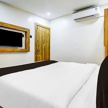 Collection O Khar Road Railway Station Hotel Mumbai