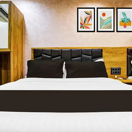 Collection O Khar Road Railway Station Hotel Mumbai