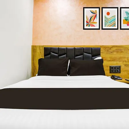 Collection O Khar Road Railway Station Hotel Mumbai