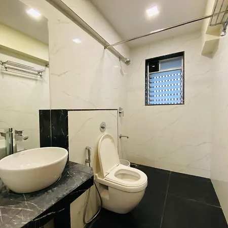 Connekthomes - Modern2Bed-Bandraarea Apartment