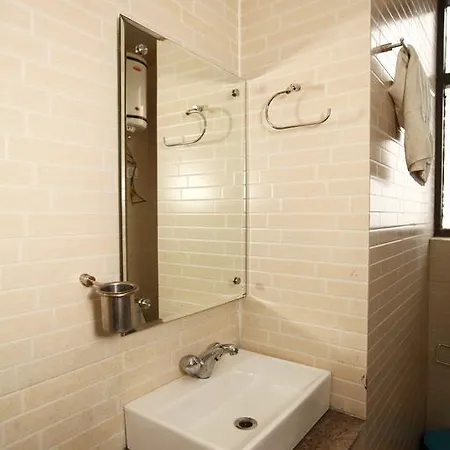 Bed & Breakfast Oyo Premium Near Seven Hills Hospital Mumbai