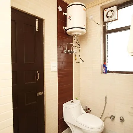 Oyo Premium Near Seven Hills Hospital * Mumbai