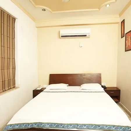 Oyo Premium Near Seven Hills Hospital *