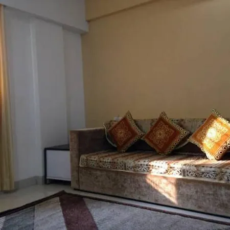 Bed & Breakfast Oyo Premium Near Seven Hills Hospital Mumbai