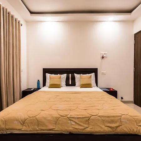 Apartment Oyo 3463 Arista Apartments *